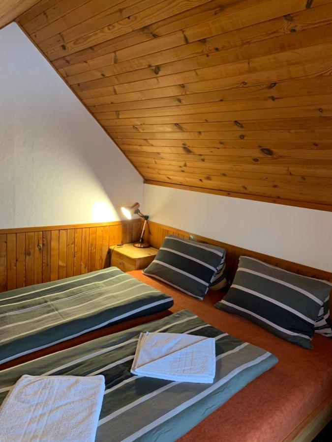 Chata Jezevec Hojsova Stráž Buitenkant foto